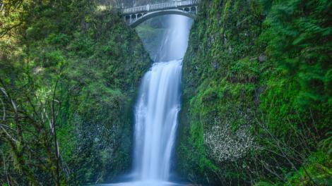 Multnomah Falls, a área de recreação natural mais visitada no noroeste do Pacífico
