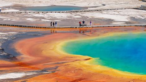 Los dinámicos colores del Grand Prismatic Spring en el Yellowstone National Park, Wyoming