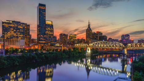Un espectacular atardecer en la Ciudad de la música en Nashville, Tennessee