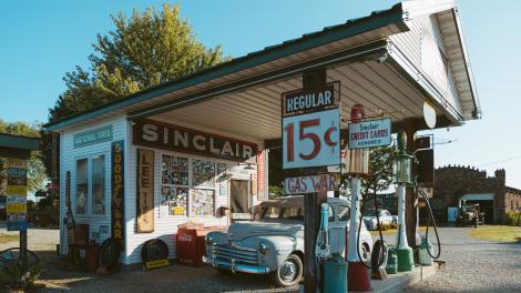 Gary's Gay Parita, una estación de servicio retro en Ash Grove, Misuri