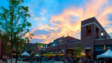 阿拉巴马州伯明翰繁华上城区的日落美景