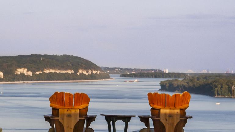 伊利诺伊州奥尔顿的密西西比河风光