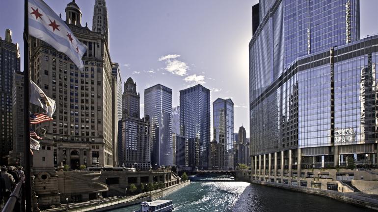 ロックウッドレストランがあるパーマー・ハウス・ヒルトン・ホテルは、シカゴのダウンタウンの中心部にあります。