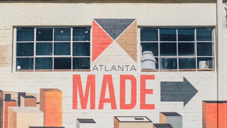 Arte de rua celebrando o cenário local de Atlanta