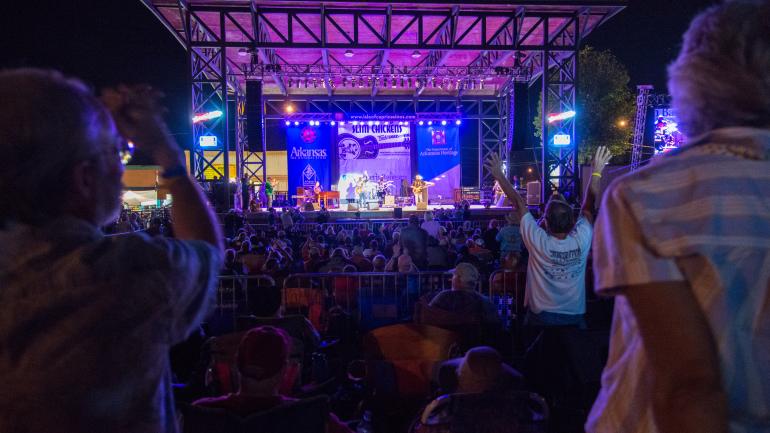 Apresentação no King Biscuit Blues Festival em Helena