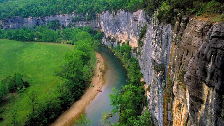 Vista del Buffalo National River desde el mirador del sendero Roark Bluff