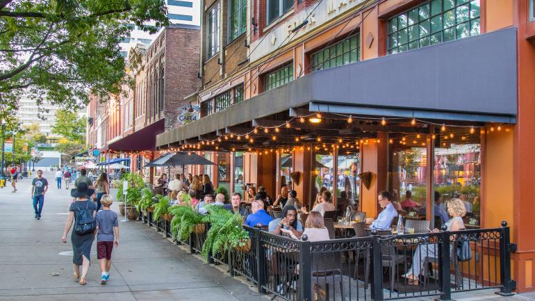 Alfresco dining at Cafe 4 in Market Square