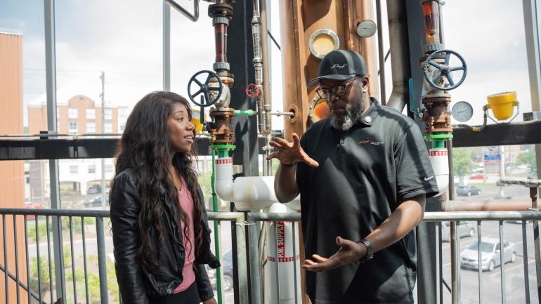 Un recorrido guiado por New Riff Distillery en Newport, Kentucky