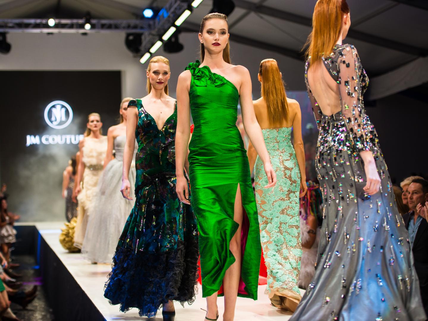 엘 파세오 패션 위크의 런웨이 쇼