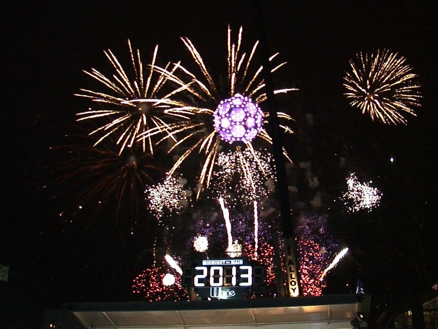 ミッドランド・ミッドナイト・オン・メインの期間中に打ち上げられる花火