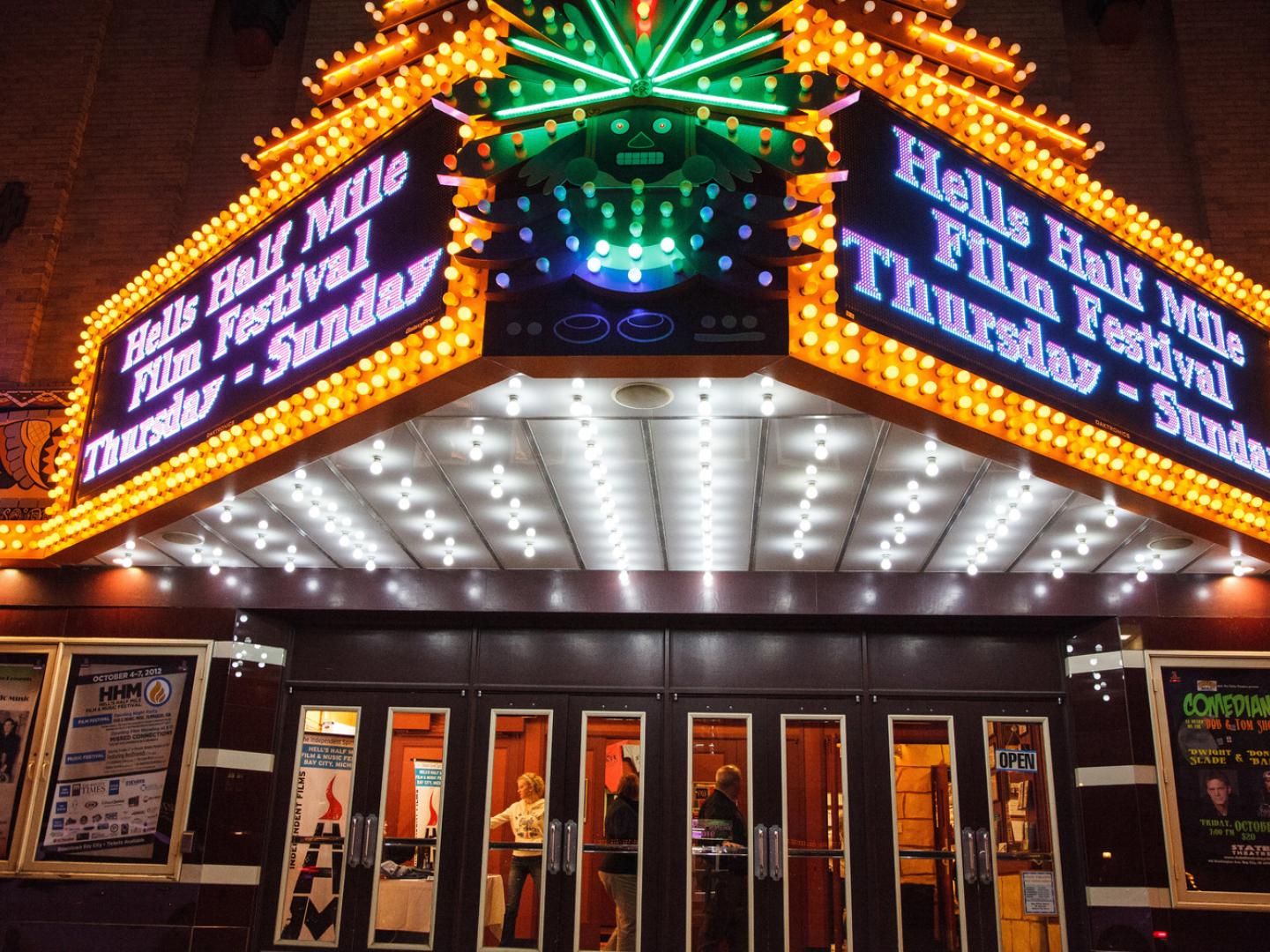 ヘルズ・ハーフ・マイル・フィルム＆ミュージック・フェスティバルの劇場入り口