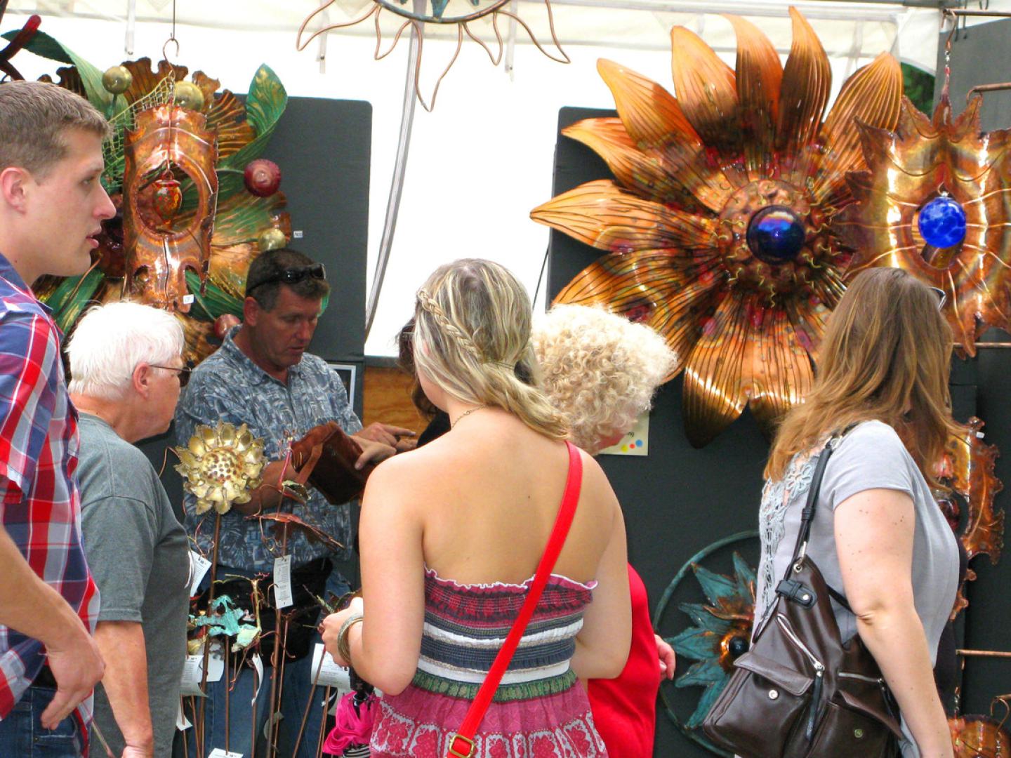 ジューンジュビリーでアートの屋台を散策