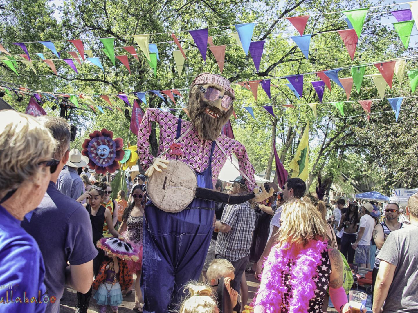 フラバルーのコミカルな人形