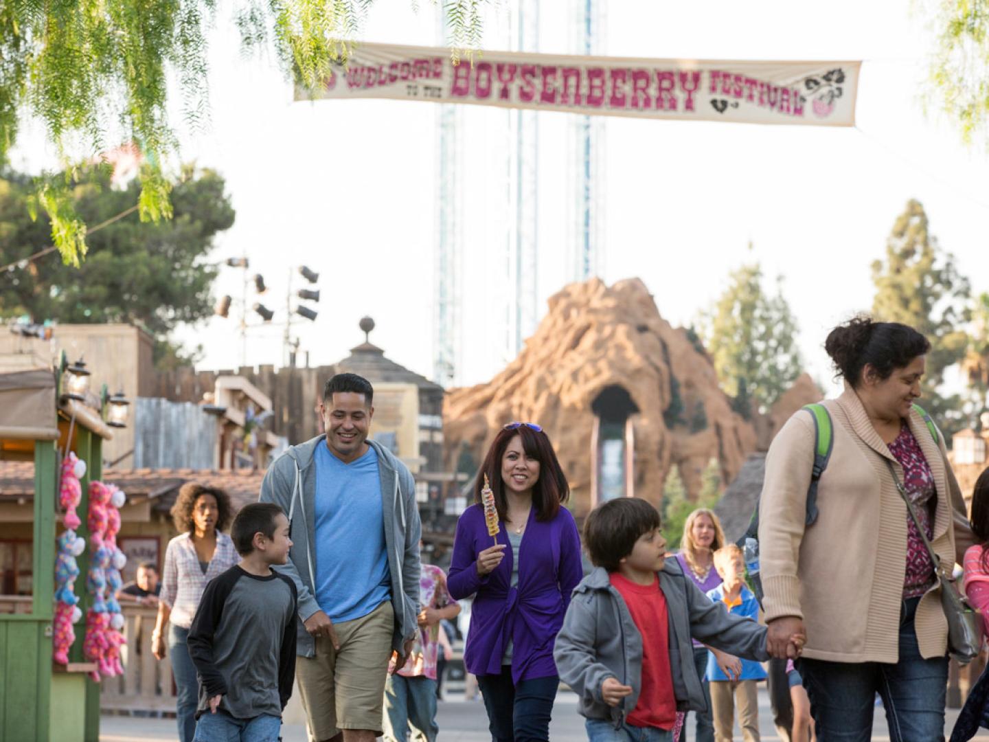 노츠 보이즌베리 페스티벌을 즐기는 가족