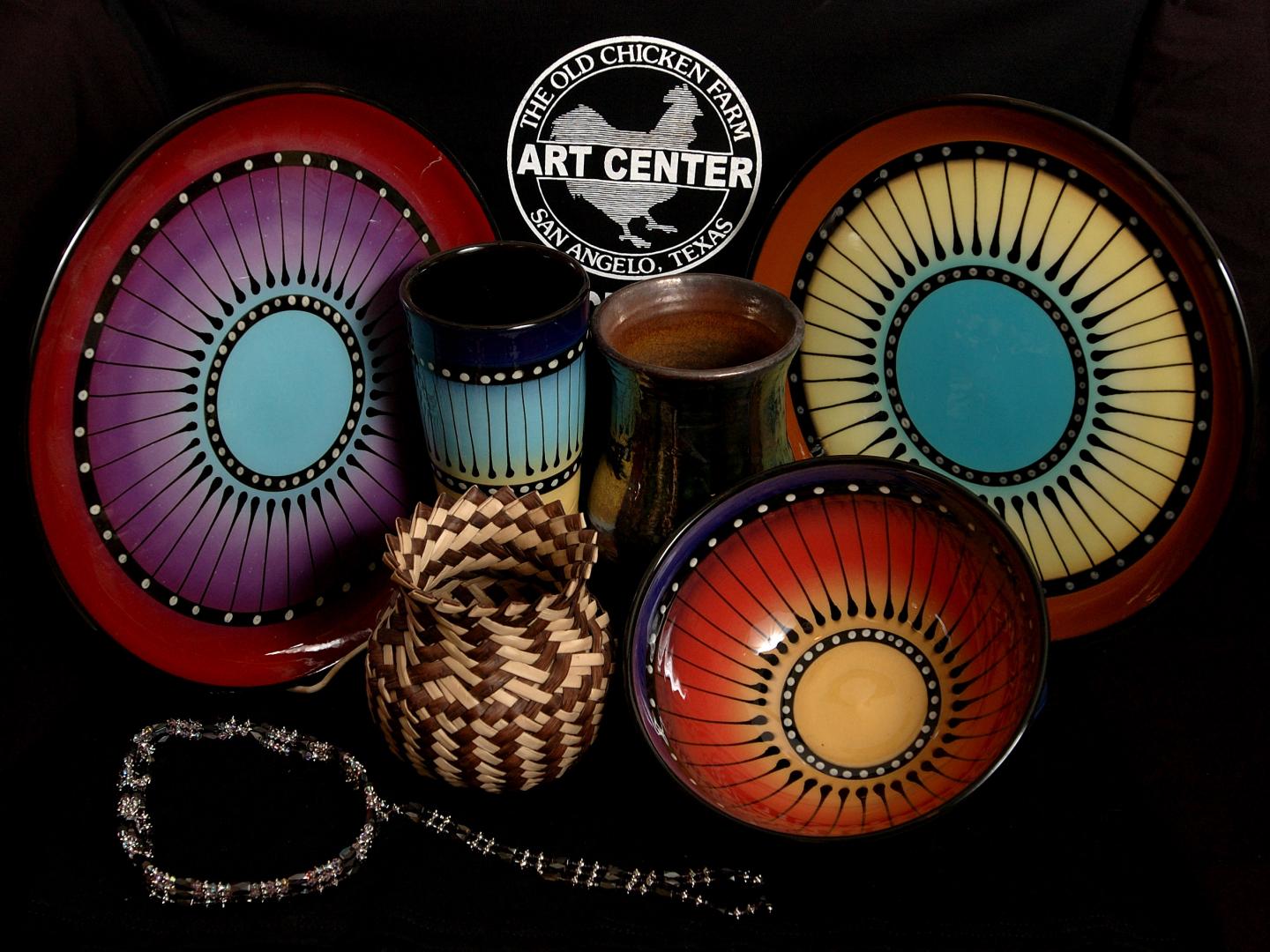 テキサス州サンアンジェロにあるチキン・ファーム・アート・センターに展示されている陶器