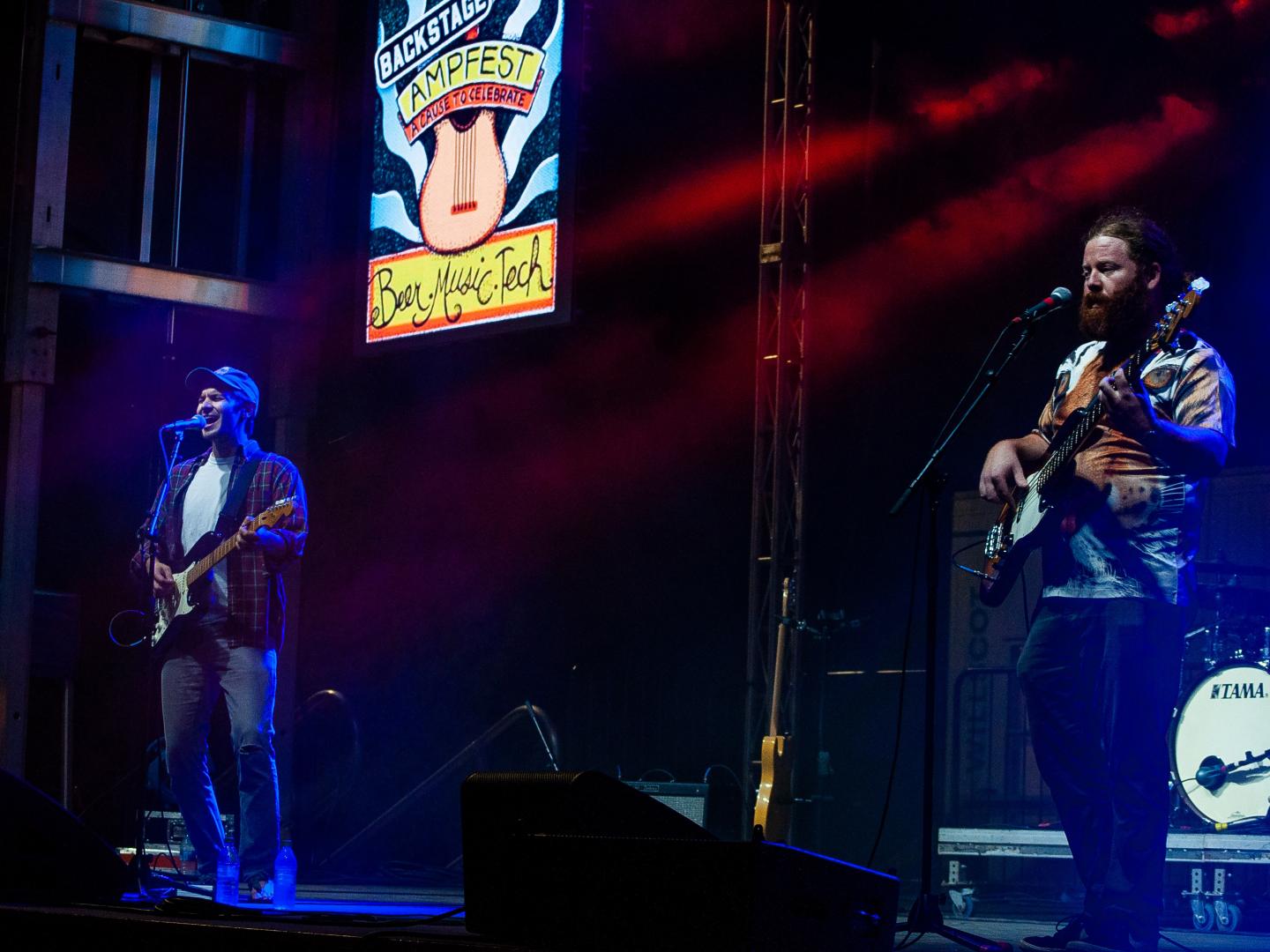 ロジャースのウォルマート AMP（アーカンソー・ミュージック・パビリオン）で開催の AMP フェストでのコンサート