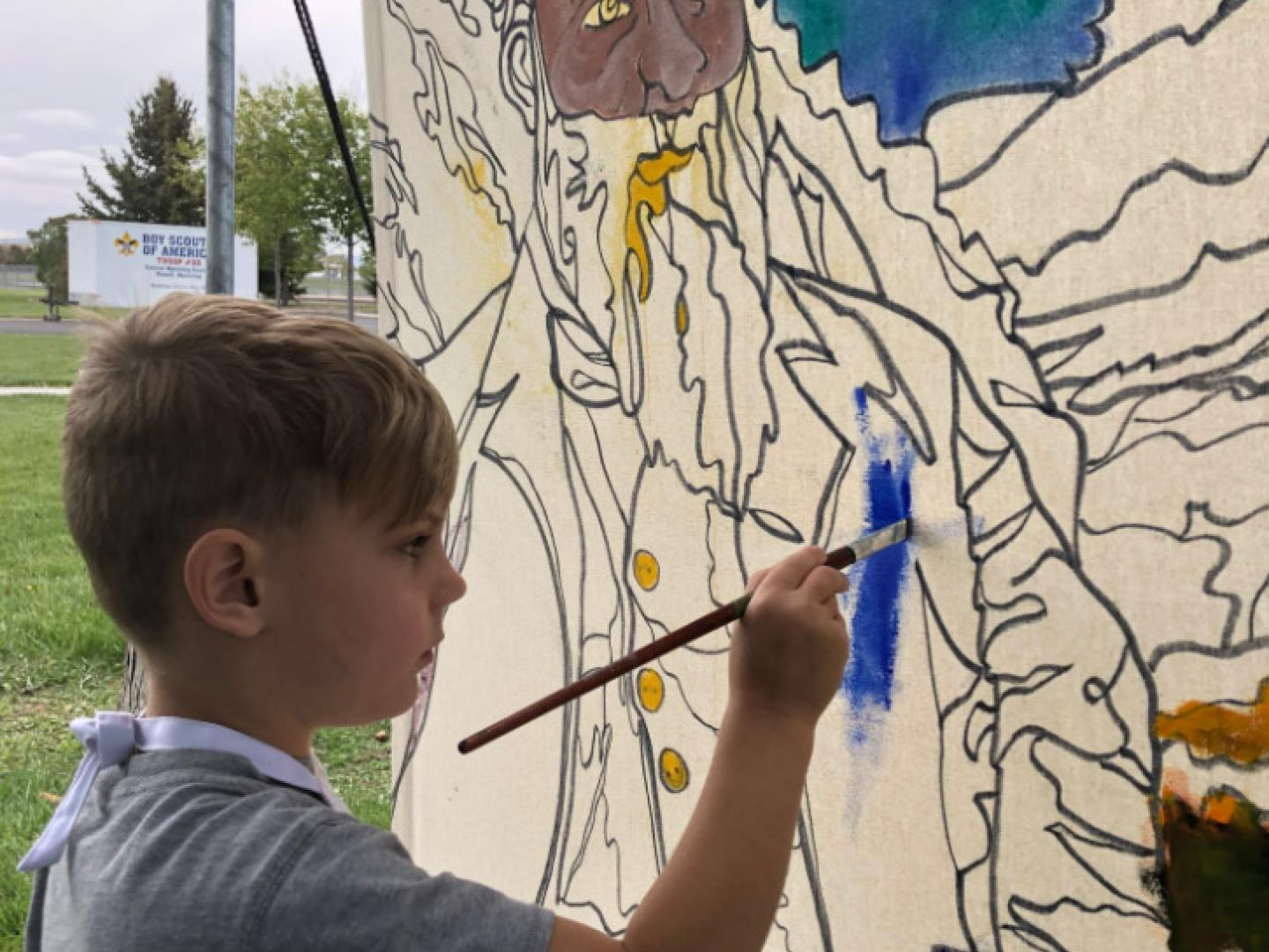 Atelier peinture ludique pour les enfants au John Wesley Powell Festival dans le Wyoming