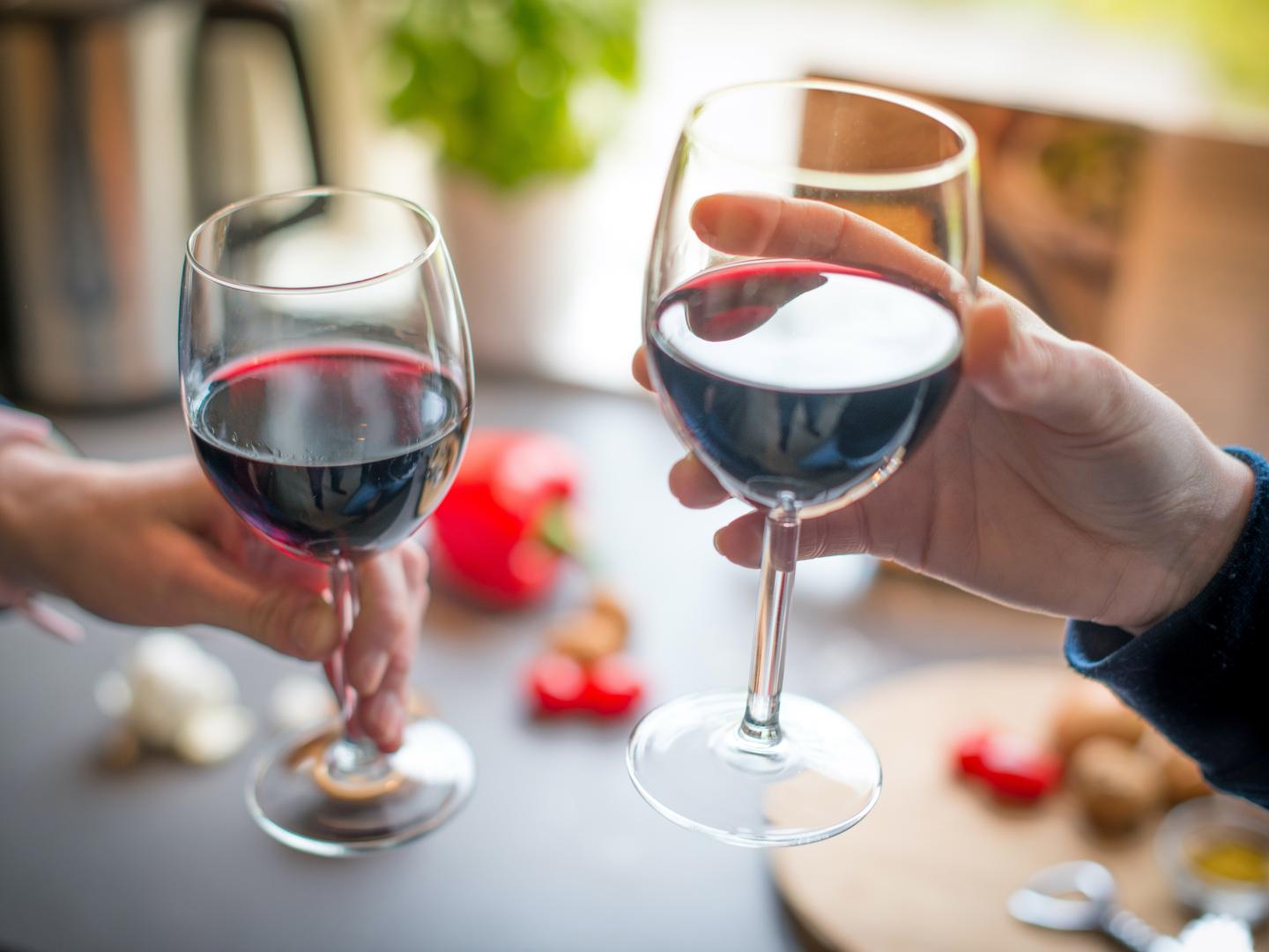 在加利福尼亚州维塞利亚的“葡萄酒品鉴之旅”中品尝美酒佳酿