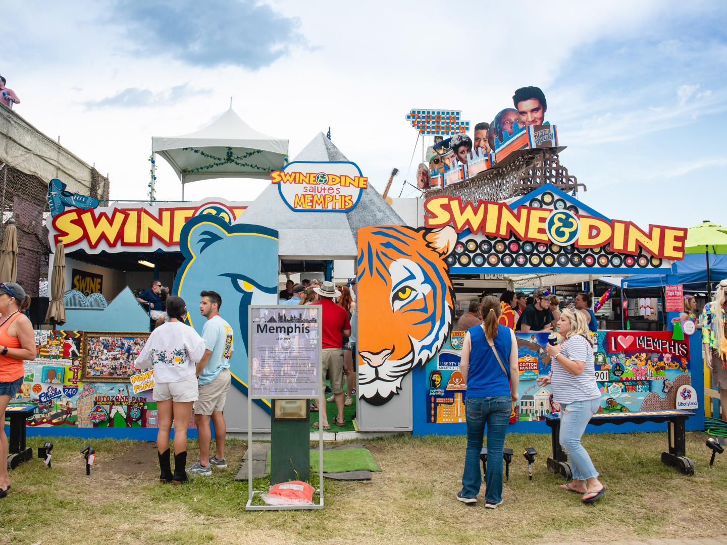 テネシー州メンフィスで開催されるバーベキュー料理コンテスト世界大会の参加者