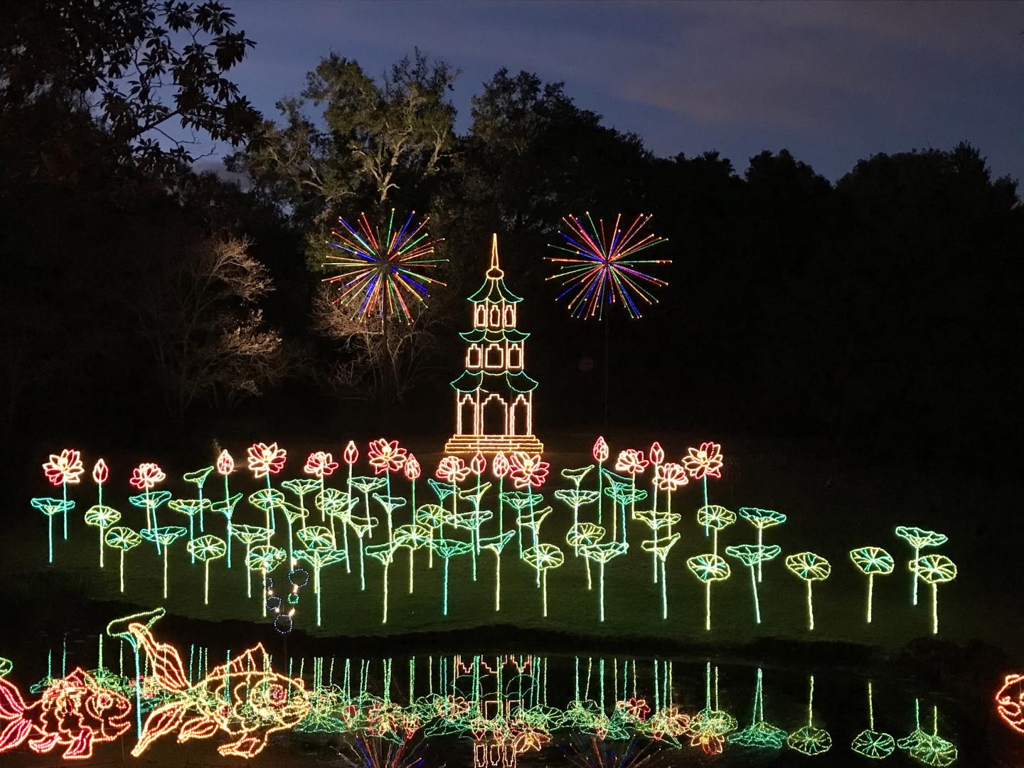 Uma divertida exposição de final de ano no Magic Christmas in Lights no Bellingrath Gardens & Home em Mobile, Alabama