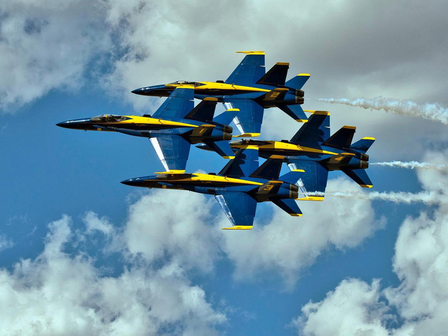 在科罗拉多州大章克申的大章克申飞行表演上的美国海军飞机