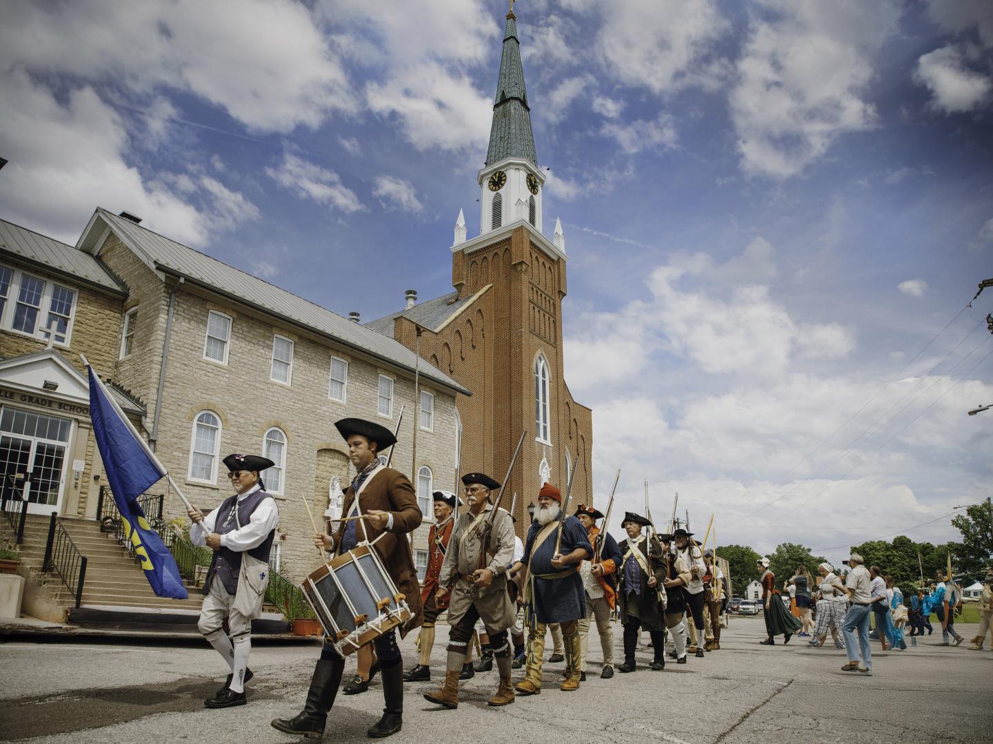 Una parada durante el French Heritage Festival en Ste. Geneviève, Misuri