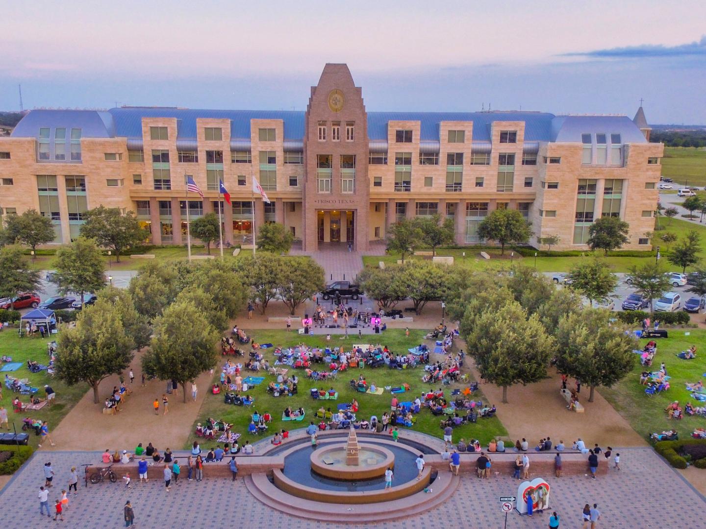 Un evento de Music in the Square que se lleva a cabo en la Frisco Square en Frisco, Texas.
