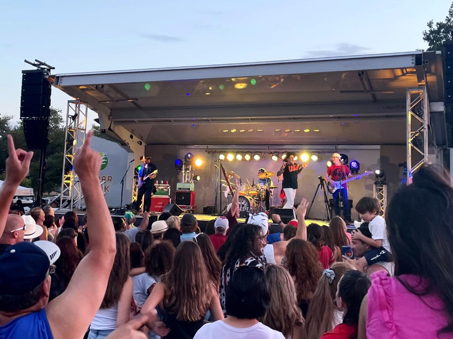 Un concierto en vivo durante la celebración anual del 4 de Julio en Cedar Park, Texas