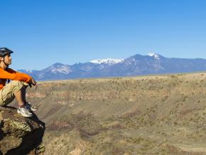 見渡す限りの渓谷と山の景色を満喫