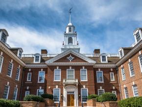 乔治亚复兴风格的特拉华州议会大厦巧妙运用手工砖元素装饰