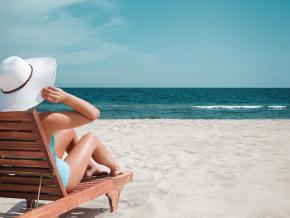 在墨西哥湾沿岸地区的阳光下放松休息