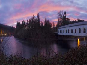 黎明时分的 Goodpasture Covered Bridge 廊桥 黎明时分的 Goodpasture Covered Bridge 廊桥