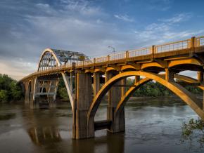 The Edmund Pettus Bridge crossing the Alabama River 