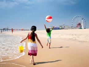 Kids playing along the shoreline