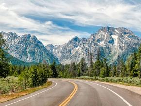 Carretera panorámica en el Grand Teton National Park, Wyoming