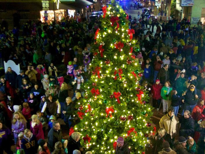 A festive tree during the holiday season in Bardstown, Kentucky