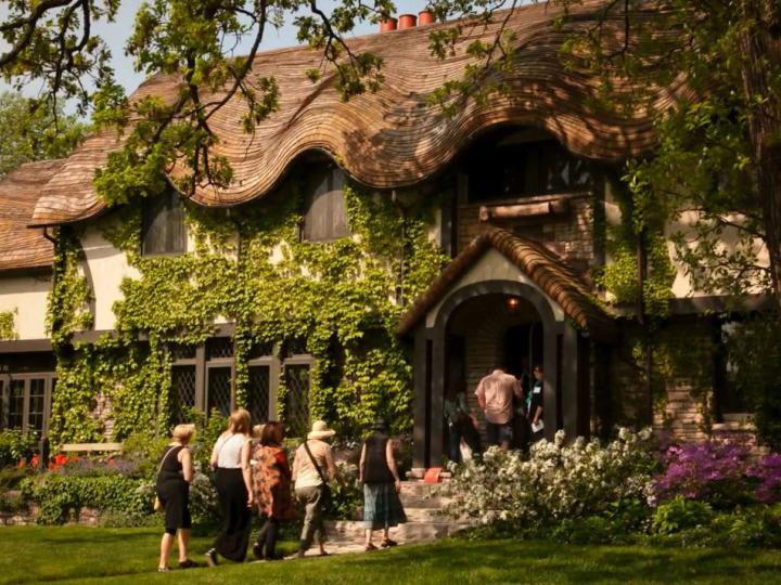 Touring spaces designed by architect Frank Lloyd Wright and his contemporaries