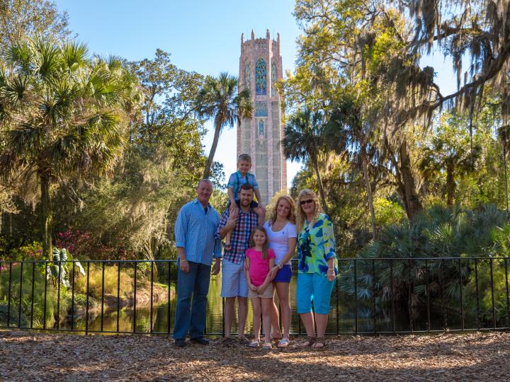 Familia en Bok Tower Gardens en Lake Wales, Florida