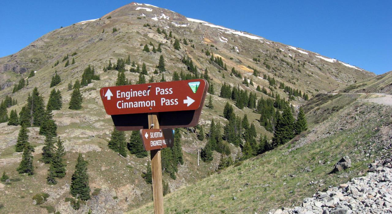 Wegweiser am Alpine Loop Trail bei Lake City