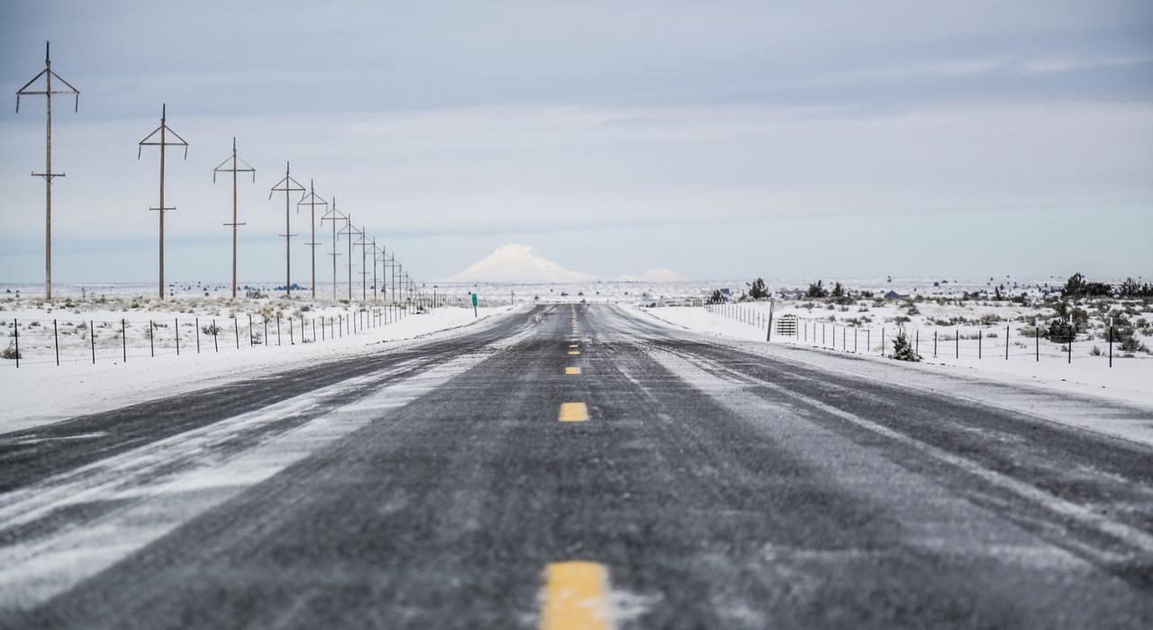 The open road in Oregon is ideal for RV trips