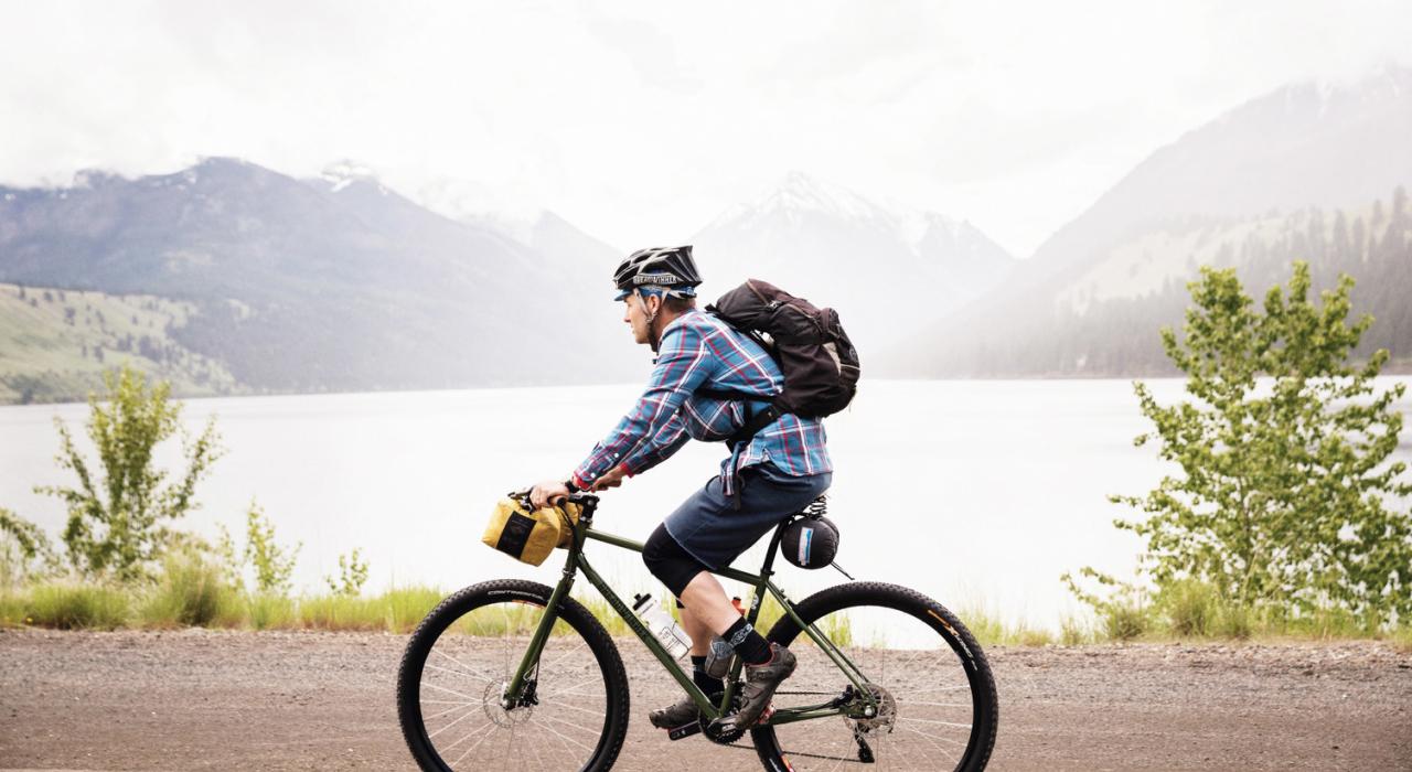 Randonnée en vélo près des Wallowa Mountains, dans l'est de l'Oregon