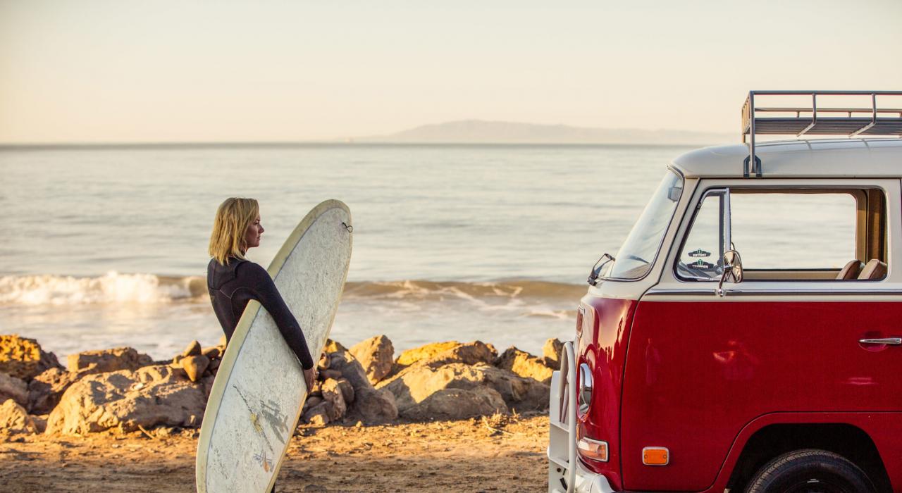 엠마 우드 주 해변에서 즐기는 아침 서핑 여행