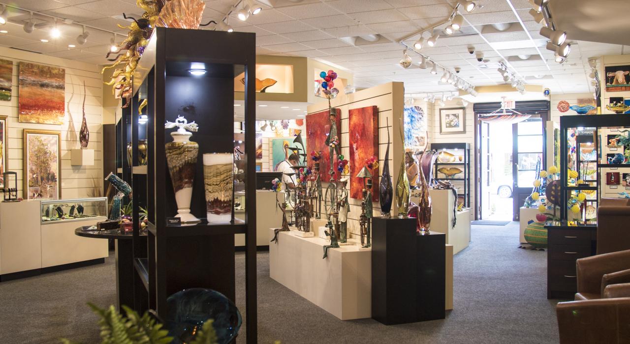 フロリダ州ネイプルズにあるフィフス・アベニュー・サウスでのショッピング