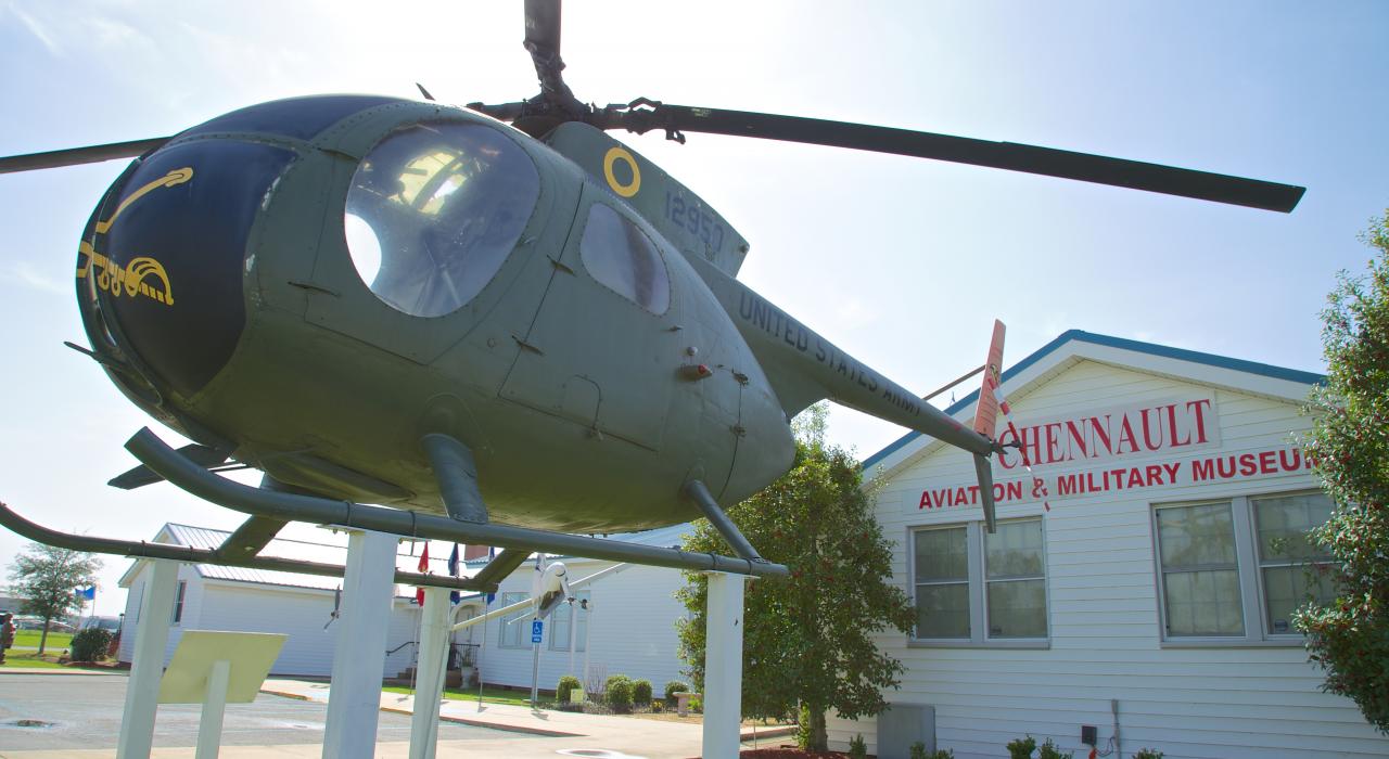 Un helicóptero en exposición en el Chennault Aviation and Military Museum de Luisiana in Monroe