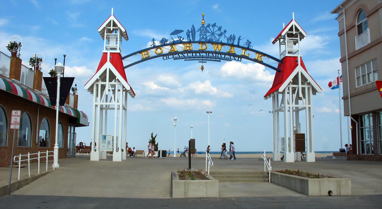 Arco del paseo marítimo de Ocean City, Maryland