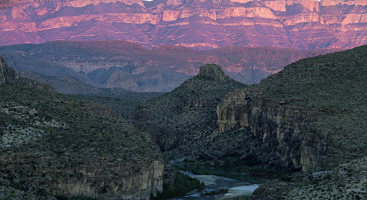 テキサス州ビッグベンド近くにあるホットスプリングス渓谷の壮大な眺め