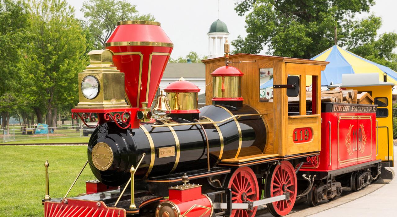 Paso del tren por Bay Beach Amusement Park