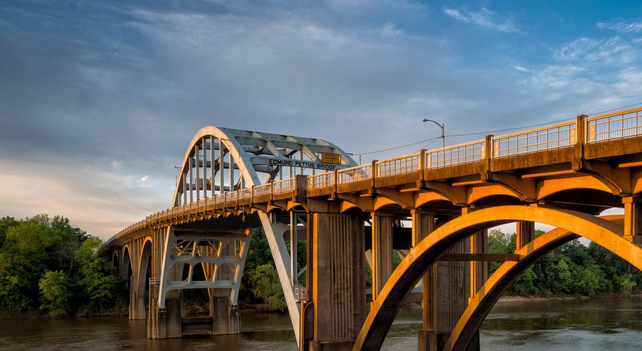 The Edmund Pettus Bridge crossing the Alabama River 