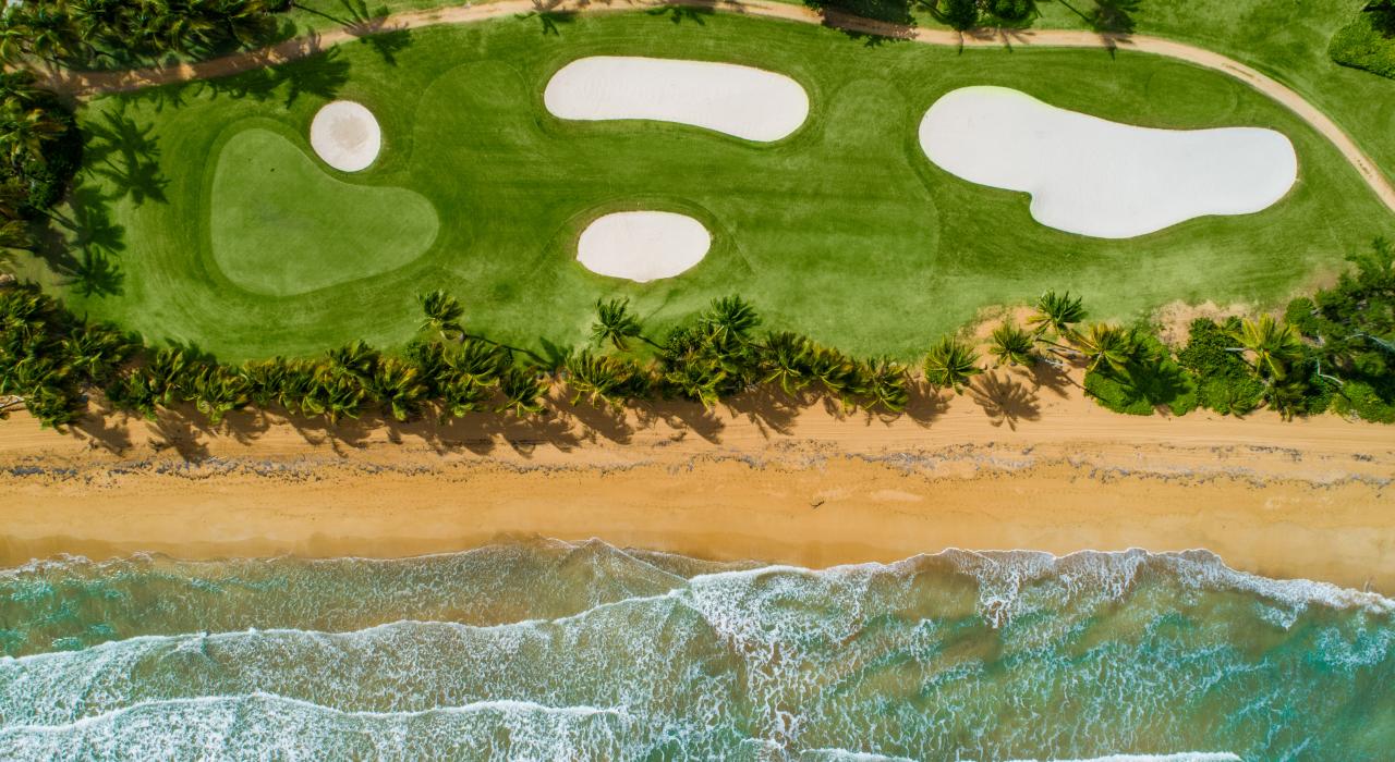 Golf frente al mar en el Wyndham Grand Rio Mar Puerto Rico Golf & Beach Resort