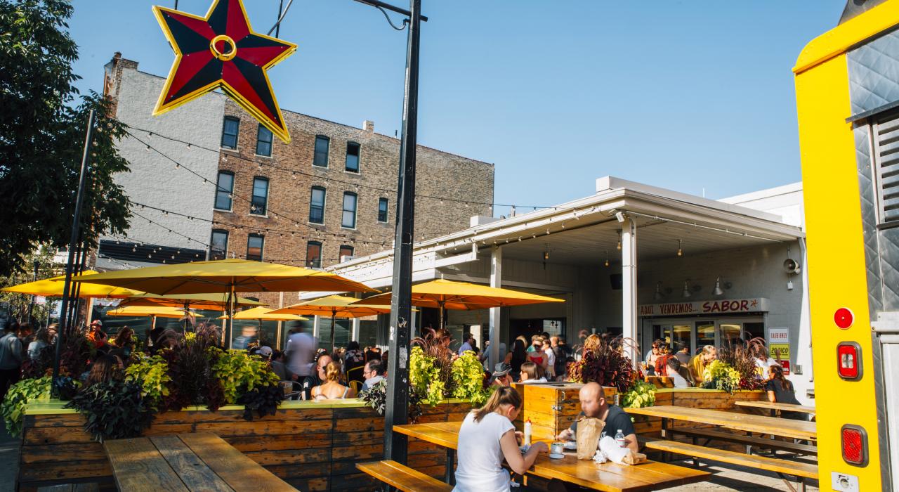 Restaurante de tacos Big Star en el barrio Wicker Park de Chicago, Illinois